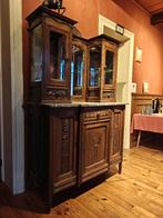 Antieke kast met houtsnijwerk, Ophalen