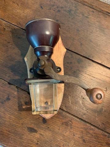 Ancien moulin à café en Bakélite 18 cm ht 1950, Enlèvement ou Envoi