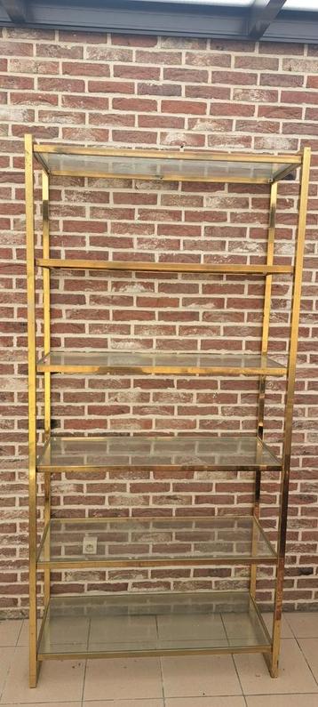 Vintage goudkleurige vitrinekast  beschikbaar voor biedingen