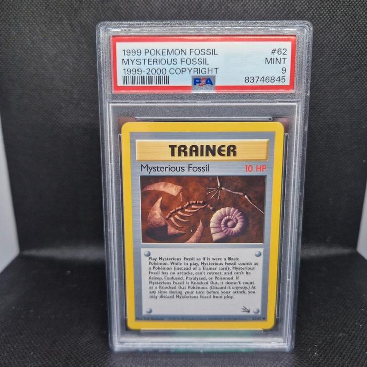 Mysterious Fossil 1999-2000 Copyright Fossil PSA 9, Hobby en Vrije tijd, Verzamelkaartspellen | Pokémon, Zo goed als nieuw, Ophalen of Verzenden