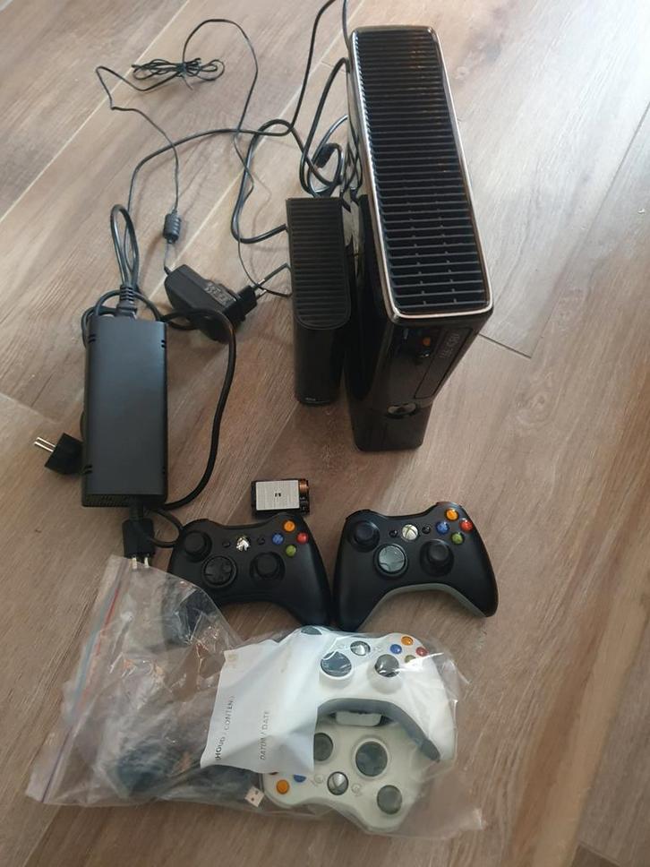 Xbox  360 4 console, Games en Spelcomputers, Spelcomputers | Xbox 360, Ophalen