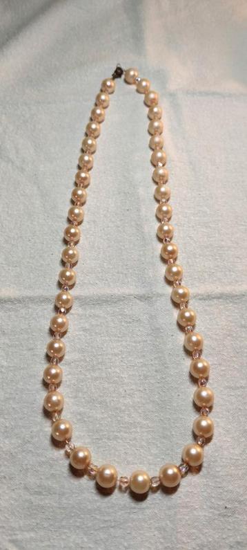 Parelketting  beschikbaar voor biedingen