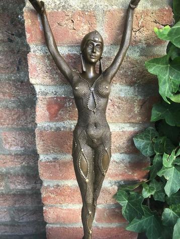 bronzen sculptuur vrouw Dourga-godin" beeld 