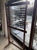 Un gros boulier sur un stand d'école., Enlèvement