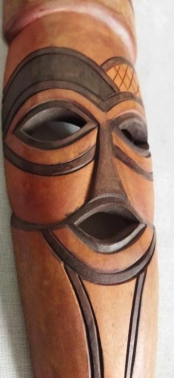 Afrikaans Masker met houtsnijwerk