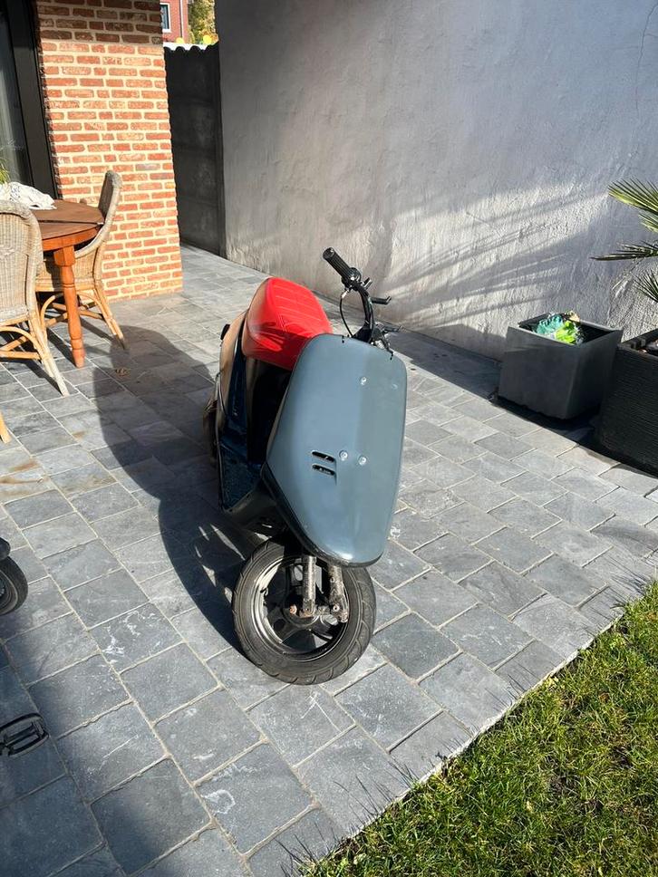 Honda vision 2t a 80cc, Fietsen en Brommers, Brommers | Honda, Zo goed als nieuw, Ophalen