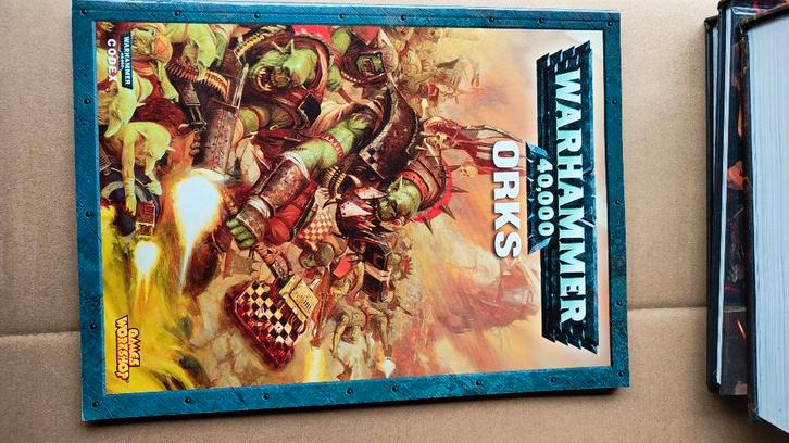 warhammer codex Orks - V5 - 2010, Hobby & Loisirs créatifs, Wargaming, Utilisé, Warhammer, Enlèvement ou Envoi