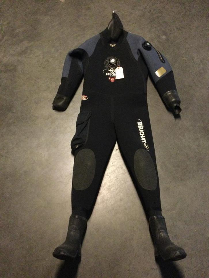 Beuchat 4mm neopreen Drysuit Man size Medium aan 300€, Watersport en Boten, Duiken, Nieuw, Duikpak, Ophalen of Verzenden