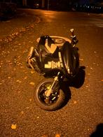 Yahmaha aerox 70cc met papieren, Fietsen en Brommers, Ophalen, Zo goed als nieuw, Aerox