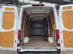 Iveco Daily 35S14 Automaat L2H2 3,5t Trekhaak LED Airco Crui, Auto's, Automaat, Start-stop-systeem, Stof, Gebruikt