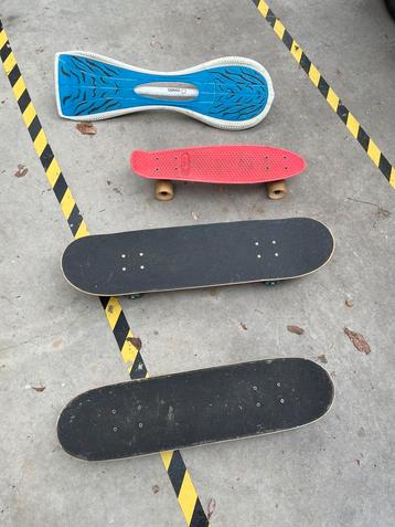 4 verschillende skateboarden 