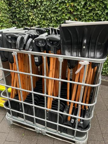 Sneeuwschuppen nieuw beschikbaar voor biedingen