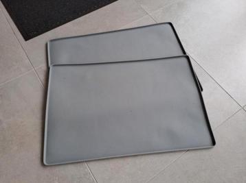 2x XL Eetmat beschikbaar voor biedingen