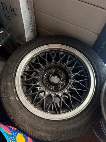 1x Bmw e30 bbs zwart 15 inch origineel 4x100 et24 met band beschikbaar voor biedingen