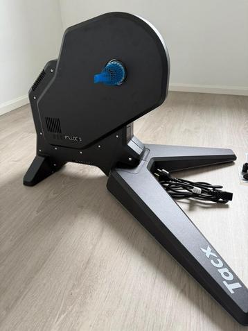 Fietstrainer Tacx Flux Smart beschikbaar voor biedingen