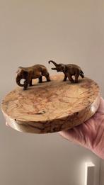 Decoratief object met bronzen olifantbeeldjes, Enlèvement