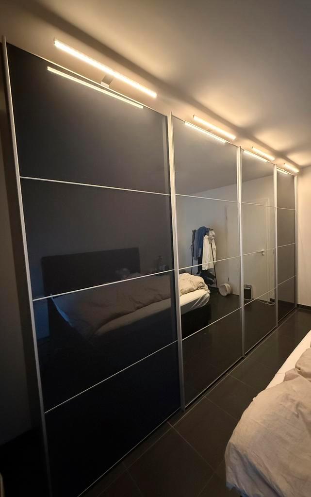 STAUD kledingkast met LED lampen, Huis en Inrichting, Kasten | Kleerkasten, Zo goed als nieuw, 200 cm of meer, 200 cm of meer