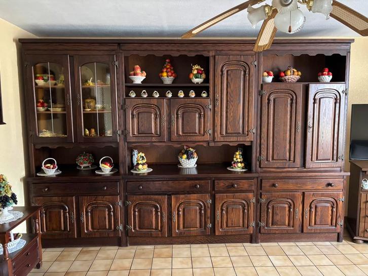 Grote wandkast in eik en divers porselijn, Antiek en Kunst, Antiek | Meubels | Kasten, Ophalen