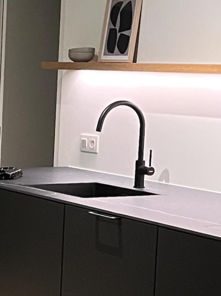 Zwarte (keuken) kraan - Lorreine - licht gebruikt, Doe-het-zelf en Bouw, Sanitair, Zo goed als nieuw, Kraan, Ophalen