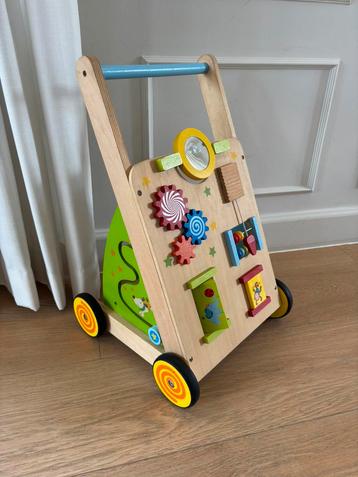 Houten loopwagentje beschikbaar voor biedingen
