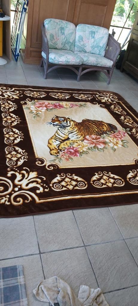 DRALON VLOERKLEED MET TIJGERDECORATIE, Huis en Inrichting, Stoffering | Tapijten en Vloerkleden, Zo goed als nieuw, Ophalen