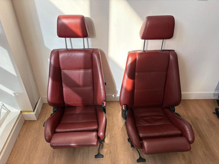 Bmw e30 cabrio sportstoelen kardinaal rood zeer goede staat, Auto-onderdelen, Interieur en Bekleding, BMW, Ophalen