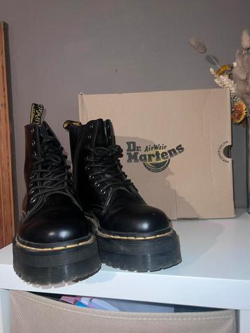 DR Martens Jadon beschikbaar voor biedingen