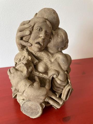 Beeldje musicerende figuren in terracotta (George Minne)