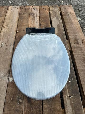 Nieuwe zwarte toiletbril - meerdere beschikbaar beschikbaar voor biedingen