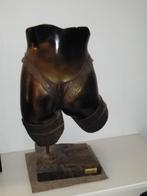 Statue en bronze avec lampe, Enlèvement