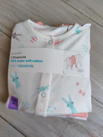 3 pyjama's - maat 86  beschikbaar voor biedingen