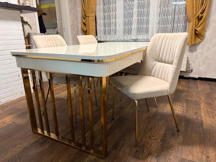 Tafel/4 stoelen/dressoir, Huis en Inrichting, Complete eetkamers, Zo goed als nieuw, Ophalen
