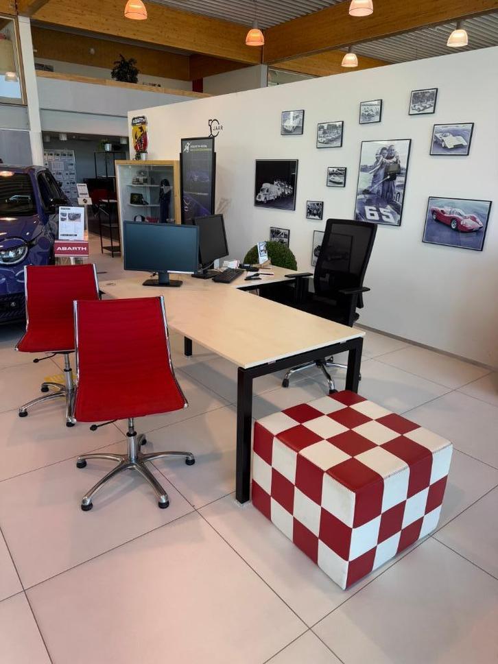 Showroom meubels (Bureaus en stoelen), Huis en Inrichting, Bureaus, Zo goed als nieuw, Bureau, Ophalen