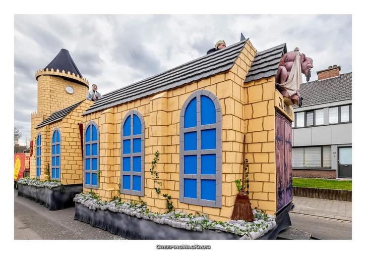 Carnavalswagen kasteel, Hobby en Vrije tijd, Feestartikelen, Ophalen