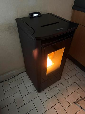 Thermorossi urban pelletkachel beschikbaar voor biedingen