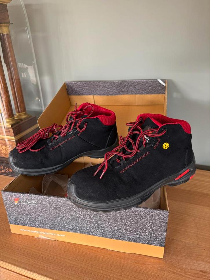 Chaussures de sécurité S3 Samourai Ruby T 41 quasi neuves, Doe-het-zelf en Bouw, Veiligheidskleding, Zo goed als nieuw, Ophalen of Verzenden