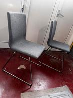 Twee moderne stoelen in uitstekende staat, Huis en Inrichting, Stoelen, Ophalen, Zo goed als nieuw, Grijs, Metaal