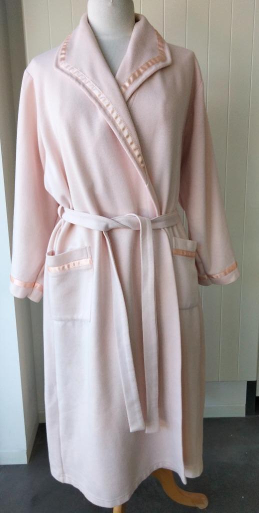Prachtige luxe damesbadjas maat: 46, Kleding | Dames, Pyjama's, Zo goed als nieuw, Maat 46/48 (XL) of groter, Ophalen of Verzenden