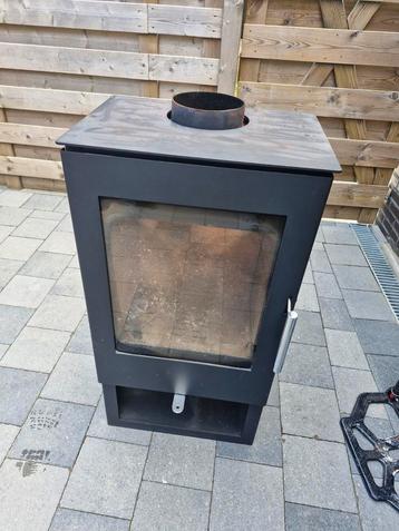 Livn houtkachel beschikbaar voor biedingen