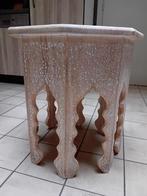 Table d'appoint orientale, Enlèvement