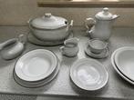 Vaisselle en porcelaine Karoline n 3, Maison & Meubles, Cuisine | Vaisselle, Service complet, Comme neuf, Enlèvement, Autres styles