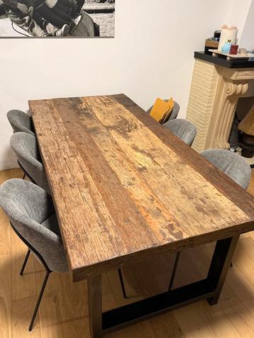Zware unieke tafel beschikbaar voor biedingen