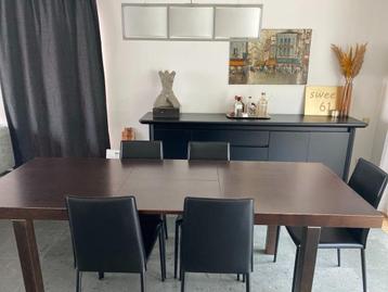 Eettafel - dressoir en 5 stoelen beschikbaar voor biedingen
