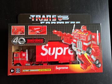 Supreme x Transformers G1 Optimus Prime Figure beschikbaar voor biedingen