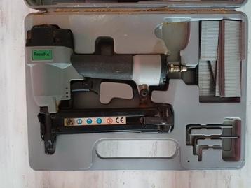 Cloueuse pneumatique beschikbaar voor biedingen