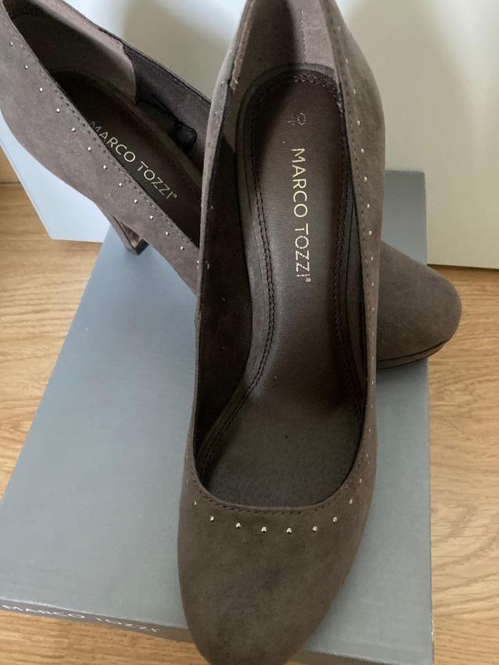 Dames pumps NIEUW IN DOOS, maat 40, Kleding | Dames, Schoenen, Nieuw, Pumps, Bruin, Ophalen of Verzenden