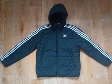 Winterjas Adidas. Eerder voor tussenseizoen maat 164 nieuw beschikbaar voor biedingen