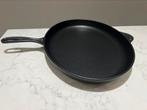 Le Creuset Skillet / Vispan 40 cm in superstaat, Huis en Inrichting, Gietijzer, Ophalen of Verzenden, Zo goed als nieuw, Keramische plaat