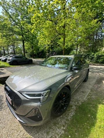 Audi e-tron Sportback, Competition 55 Quattro, édition noire, Argent ou Gris, Achat, Carnet d'entretien, Noir