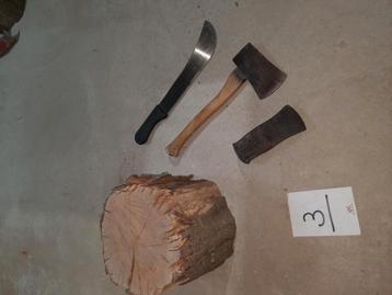 Hourhakkerset met 3 bijlen en kapmes beschikbaar voor biedingen